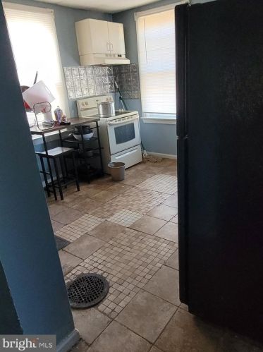 675 Broad St, West Deptford NJ 08096-1605 exterior