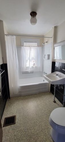 19 Oakland Ave, Everett MA 02149-3918 exterior