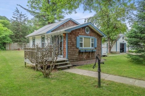 7 Chestnut Rd, Norfolk, MA 02056-1564