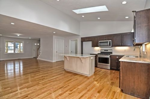 77 Ariel Cir, Sutton MA 01590-4825 exterior