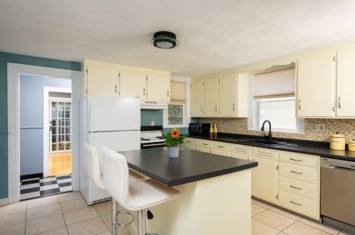 159 Warren Ave, Milton MA  02186-2009 exterior