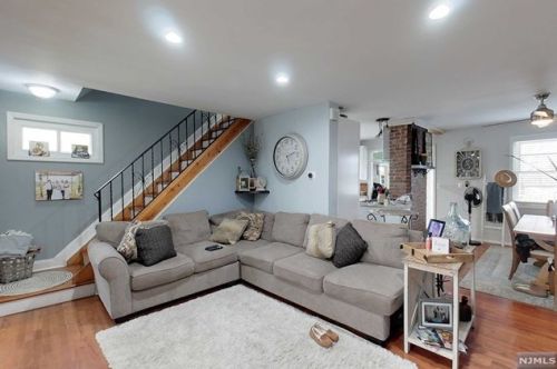 264 Davis Ave, Kearny NJ 07032-3402 exterior