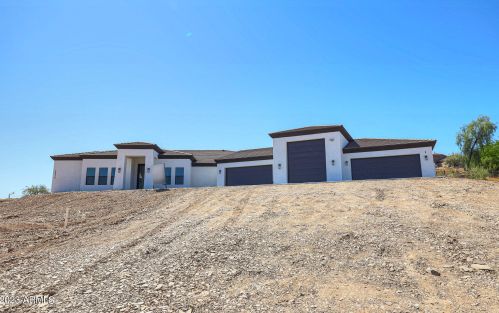 34215 2nd St, Phoenix, AZ 85085-7759