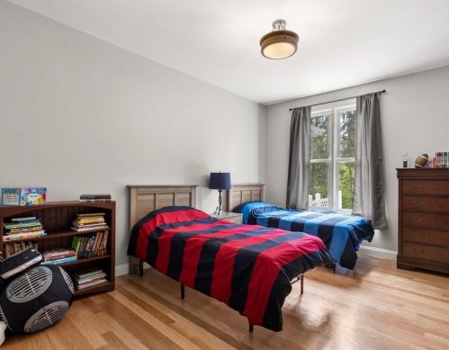 8 Clemmons St, Southborough MA  01772-1314 exterior