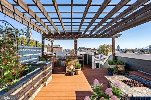 985 6th St, Philadelphia PA  19123-1405 exterior