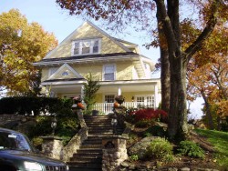 38 Devon Rd, Newton, MA 02459-1648