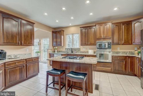 6920 Mystic Wood Way, Columbia MD 21044-4914 exterior