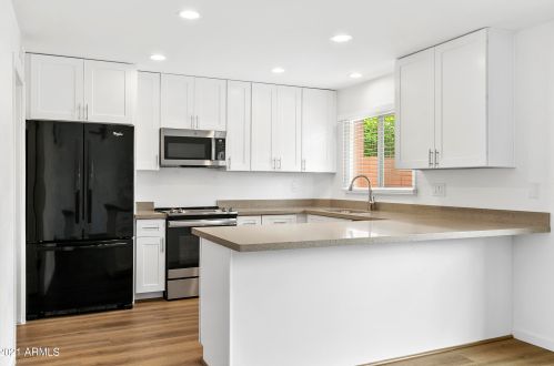 2954 Clarendon Ave, Phoenix AZ  85016-7063 exterior