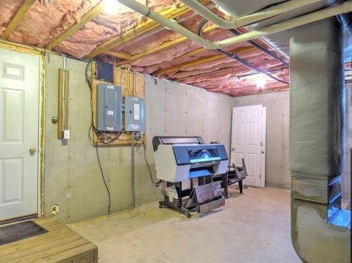 551 Bedford St, Whitman MA  02382-1876 exterior