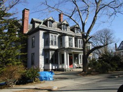 221 Mount Vernon St, Newton, MA 02465-2518