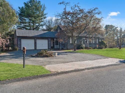 25 Cynthia Rd, Seekonk, MA 02771-1805