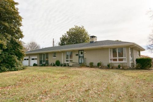 1928 Meadowcreek Dr, Louisville, KY 40218-2438