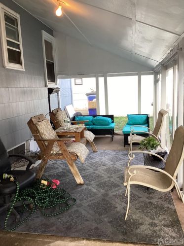 71 Pennsylvania Ave, Carteret, NJ 07008-1552