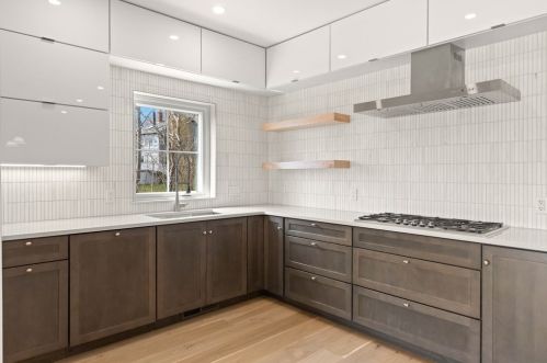 18 Starknaught Hts, Gloucester, MA 01930-4520