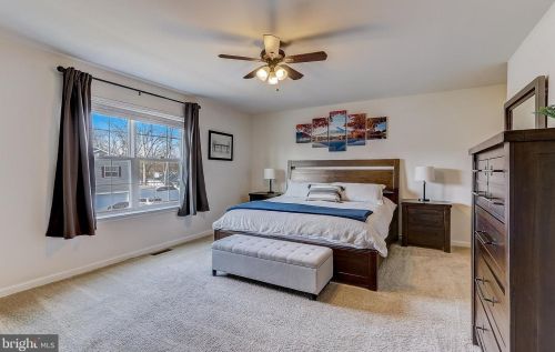 618 Schaeffer Ave, West Deptford NJ 08096-6631 exterior