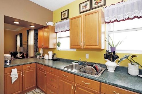 106 Arnold St, New Bedford MA 02740-3640 exterior