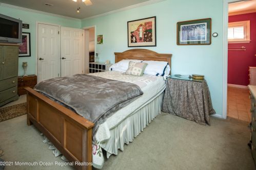 118 Tower Hl Dr, Tinton Falls NJ 07701-2400 exterior