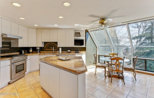 7602 Buckboard Dr, Park City UT 84098-5304 exterior