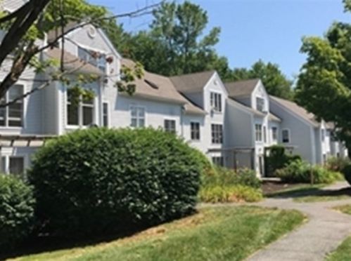 25 Salem Pl, Amherst, MA 01002-1886