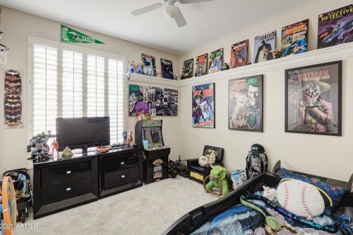 2702 Amberwood Dr, Phoenix AZ  85045-4208 exterior