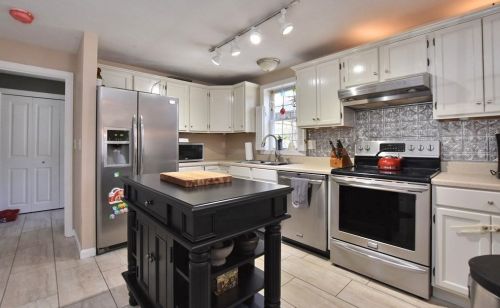 3 Gull Ln, Wareham, MA 02571-1501