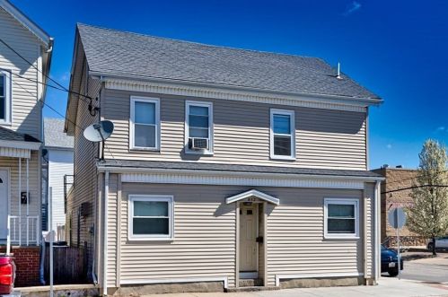 852 Globe St, Fall River, MA 02724-3216