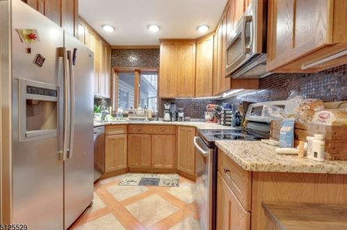 30 Colfax Dr, Skyline Lakes NJ  07456-1205 exterior