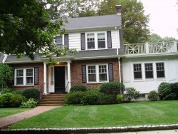 76 Moffat Rd, Newton, MA 02468-1115