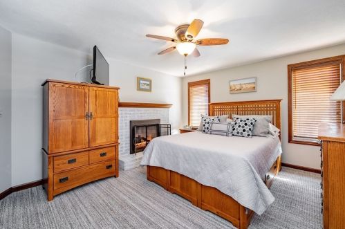 25 Danny Ln, Agawam MA 01001-3529 exterior