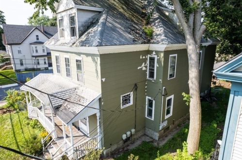 73 Tremont St, Taunton MA 02780-3083 exterior