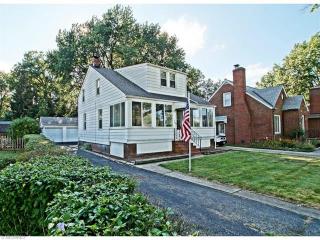 166 272nd St, Cleveland, OH 44132-1216