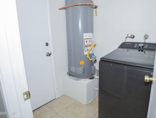 2322 Country Gables Dr, Phoenix AZ 85053-4532 exterior