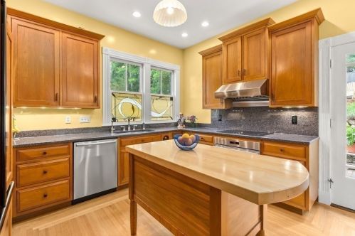 57 Grove Hill Ave, Newton MA 02460-2335 exterior