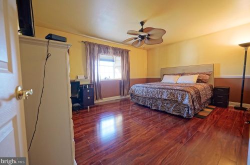 239 Hampshire Dr, West Deptford NJ 08096-4206 exterior