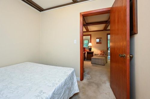 46 Bow Rd, Eastham MA 02642-1877 exterior