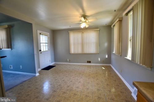 353 Hendrickson Ave, West Deptford NJ 08096-1327 exterior