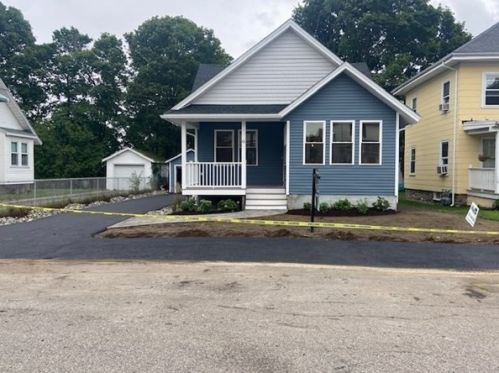 52 Standish St, Weymouth, MA 02191-1118