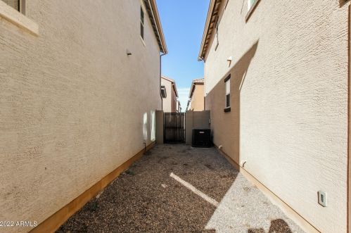 2822 73rd Dr, Phoenix AZ  85035-3256 exterior