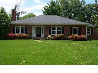 2248 Wynnewood Cir, Louisville KY  40222-6342 exterior
