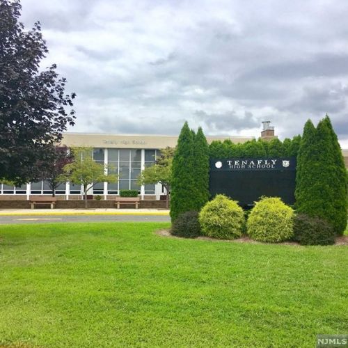 92 Highwood Ave, Tenafly NJ  07670-1832 exterior