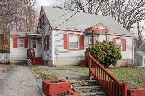 96 Ararat St, Worcester, MA 01606-2623