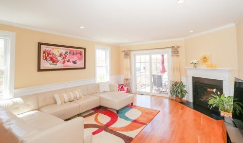 17 Dale St, Needham, MA 02494-1217