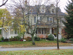 692 Commonwealth Ave, Newton, MA 02459-1132