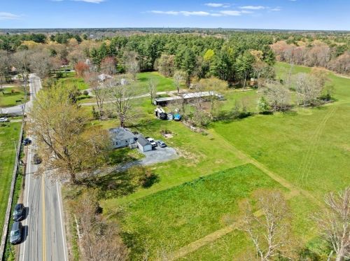 24 Main St, Berkley MA  02779-1399 exterior