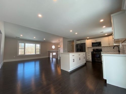 332 East St, West Bridgewater MA  02379-1808 exterior