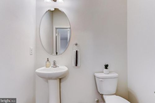 618 Schaeffer Ave, West Deptford NJ 08096-6631 exterior