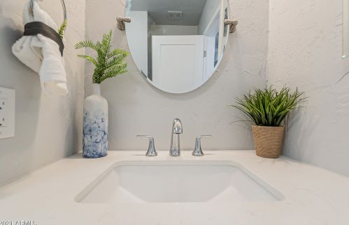 1626 Adams St, Phoenix AZ  85007-2606 exterior