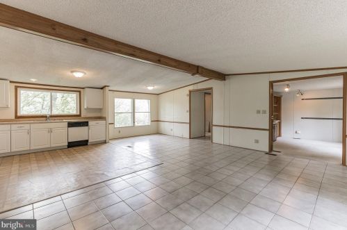 85 Hickory Ave, West Deptford NJ  08051-1501 exterior