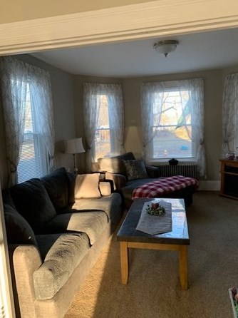 21 Cres St, Whitman MA 02382-2406 exterior