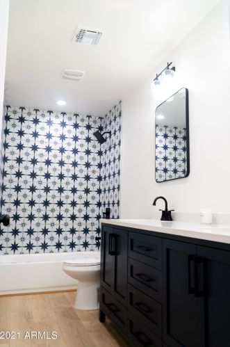 3307 43rd Pl, Phoenix AZ  85018-6422 exterior